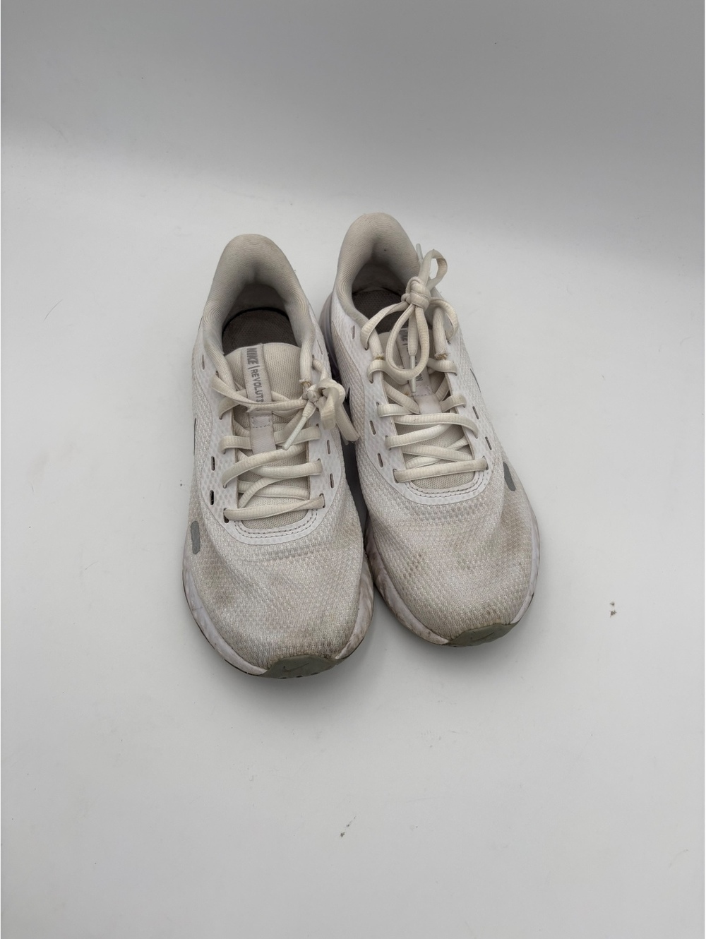 Nike Revolution 5 Woman’s 6.5 White and Gray Running Shoes Nike Sneakers - Picture 3 of 9